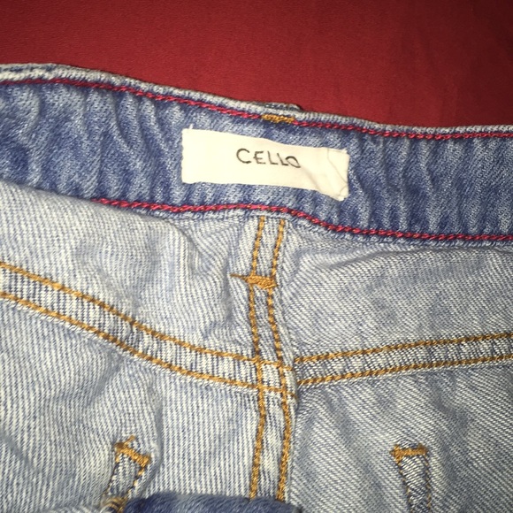 Cute ripped shorts 🥵 - Picture 4 of 4